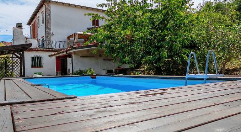 Vacation home with pool in Fivizzano
