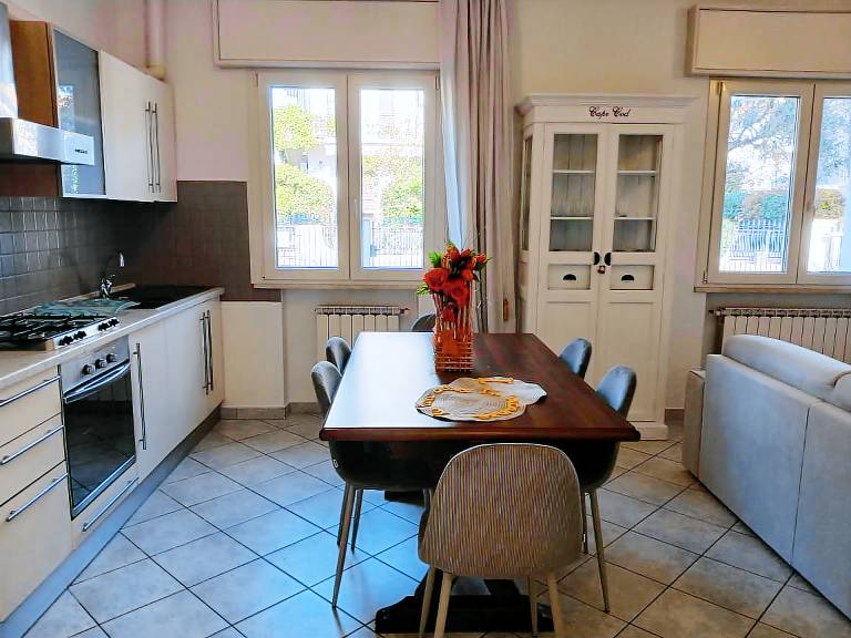 Apartment with garden | Garden view — photo 5
