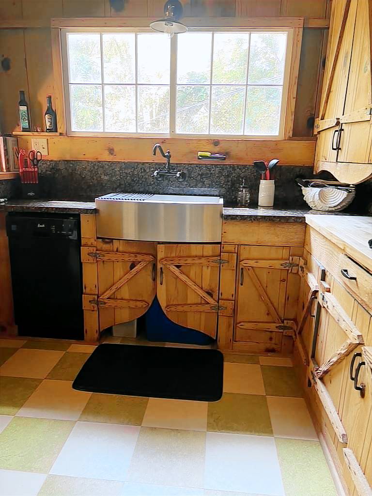 Cabin with hot tub & barbeque | River view — photo 4