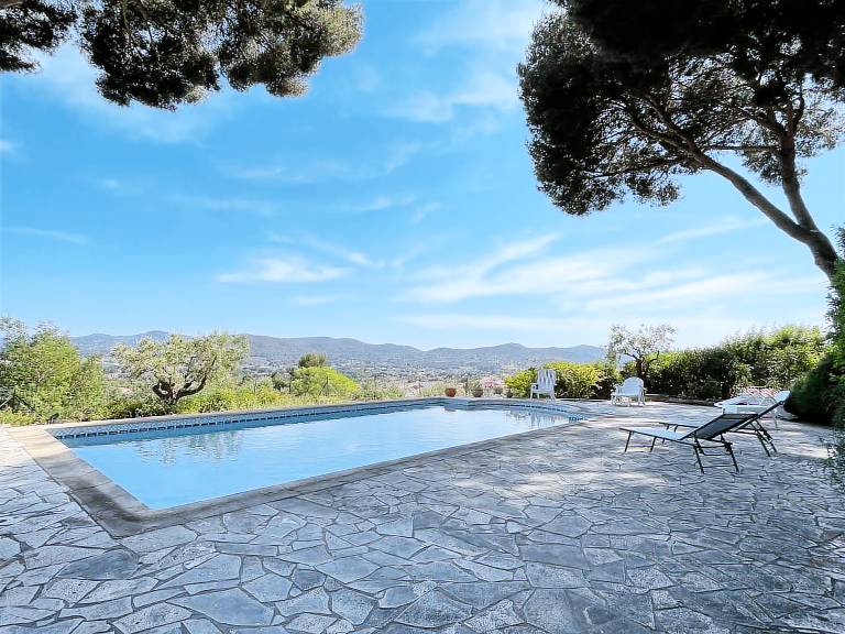 Vacation home with private pool — photo 2