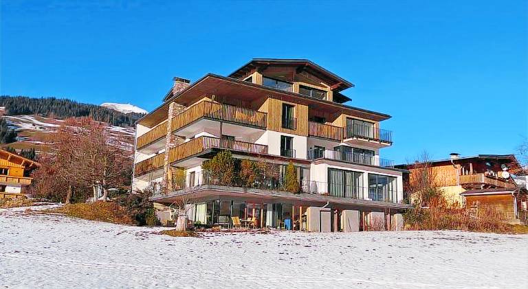 Rental apartment with terrace, yard & BBQ | Ski nearby | Dogs allowed in Kitzbuhel
