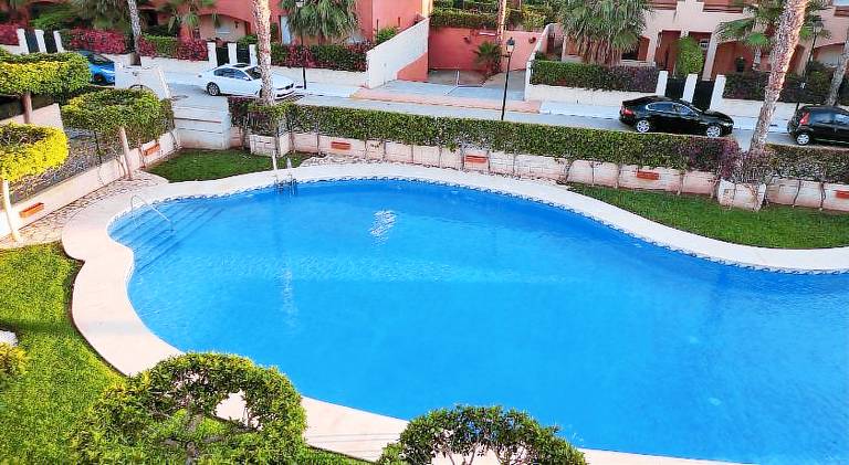 Holiday apartment with pool & patio — photo 2