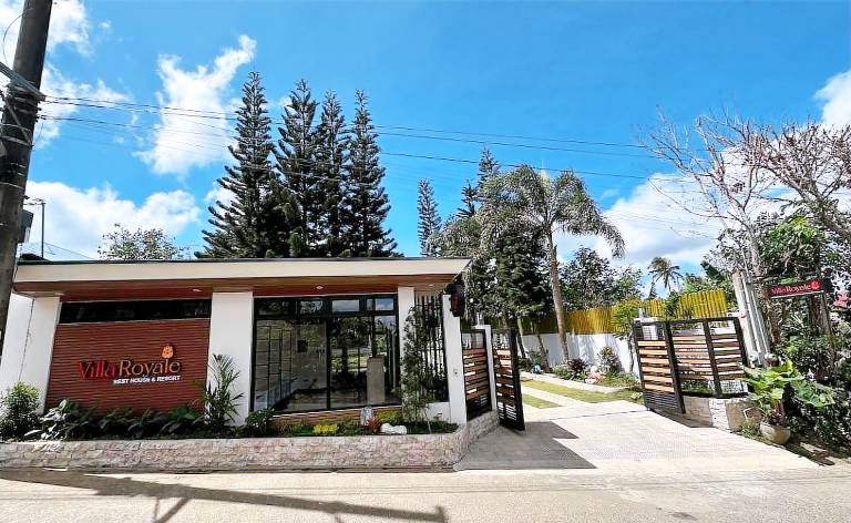 Vacation home with pool & grill in Silang