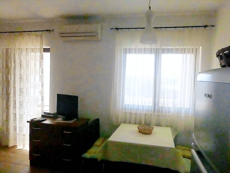 One bedroom apartment with terrace and sea view Omišalj, Krk (A-22981-a) — photo 4