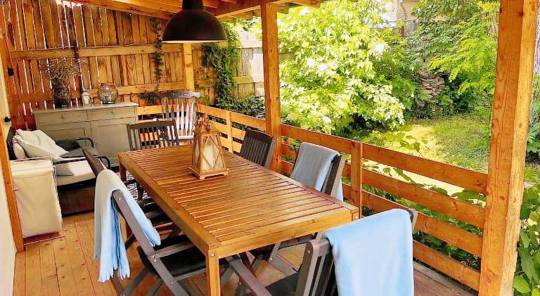 Fully equipped nice rental apartment with yard, patio & barbeque | Pet-friendly — photo 3