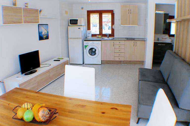 Family-friendly rental apartment with patio & yard | Close to the beach | Pet-friendly — photo 2