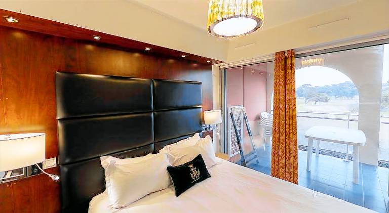 Serviced apartment with patio & pool — photo 2