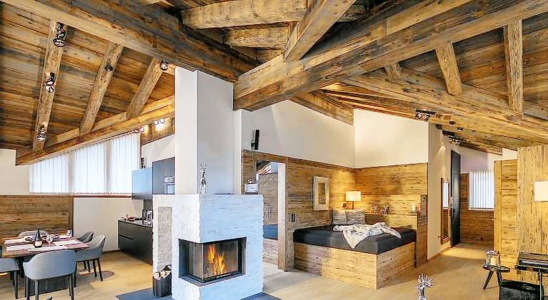 Chalet with sauna, pool & patio | Perfect for remote work — photo 4