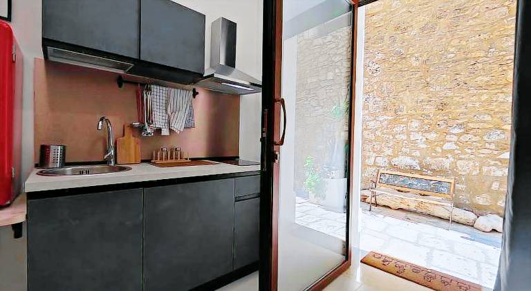 Lovely apartment with hot tub & pool | Pet-friendly — photo 4