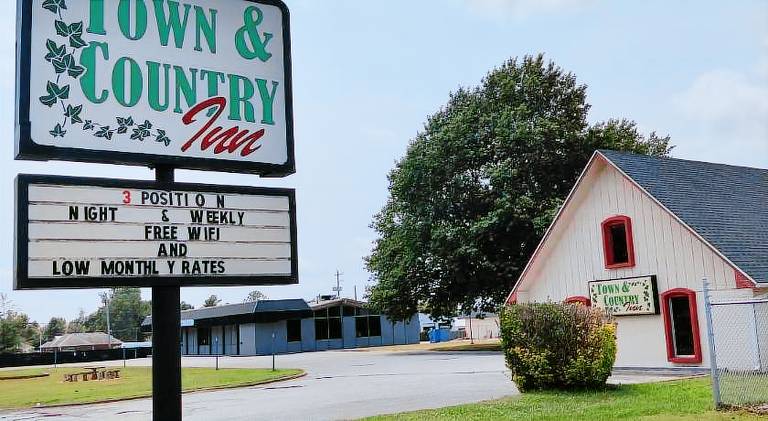 Town and Country INN in Rogers, AR