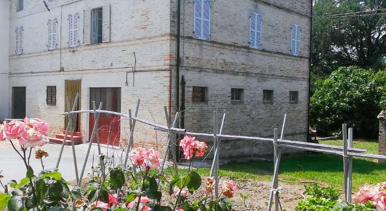 House with 2 rooms for 4 persons in Fermo