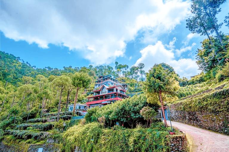 StayVista at 6 Rooms @ Cecil Cottages in Solan