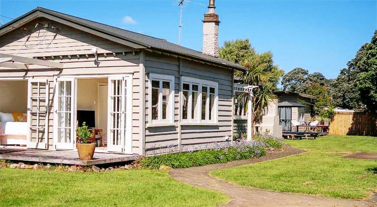 Vacation home with 2 rooms for 4 persons in Auckland