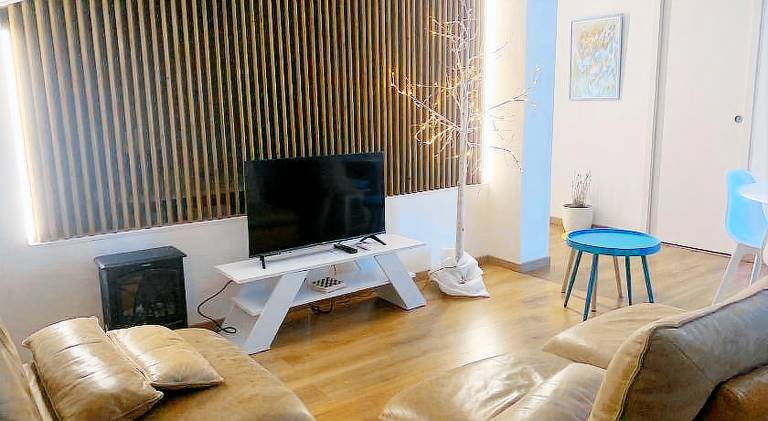 Rental apartment with patio — photo 2