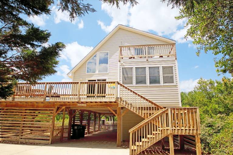 OS635- Steps to the Beach- 3 BRs, New Pool, Jacuzzi Tub, Dog Friendly! in Outer Banks, NC