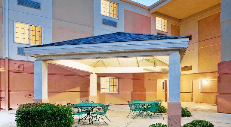 Sonesta Simply Suites Albuquerque Midtown — photo 4