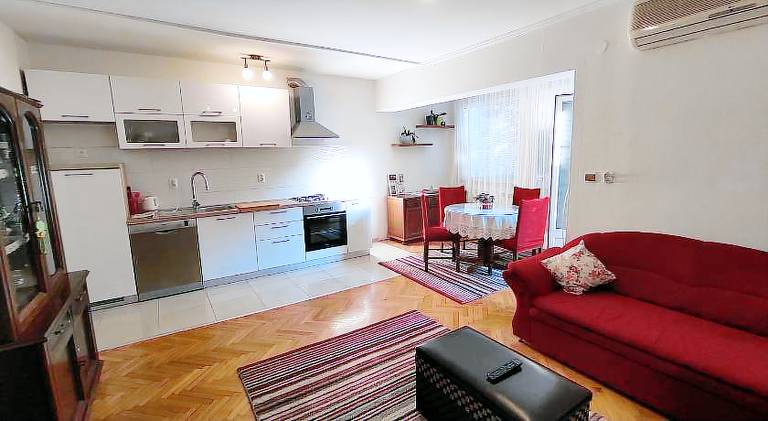 Rental apartment with BBQ & terrace — photo 2