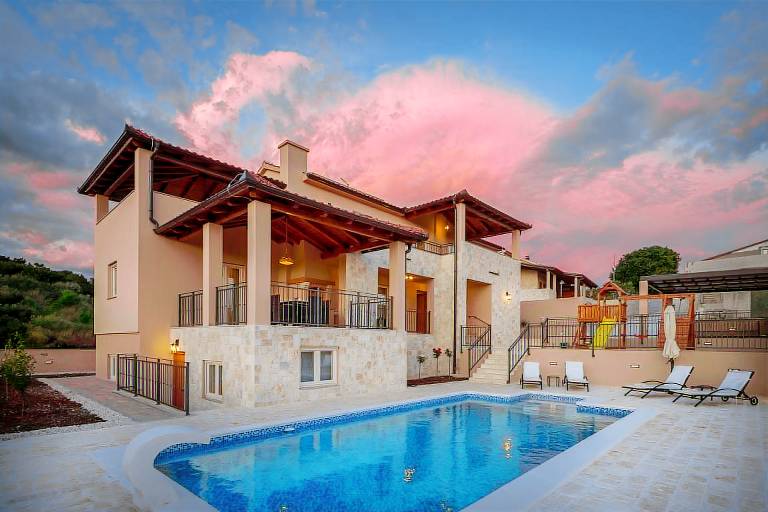 Villa with terrace, private pool & yard | Sea view | Next to the beach | Pets allowed in Biograd na Moru