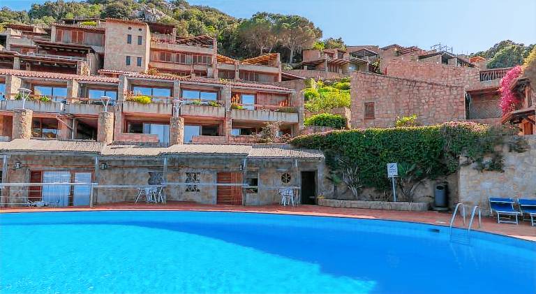 Holiday apartment with pool in Arzachena