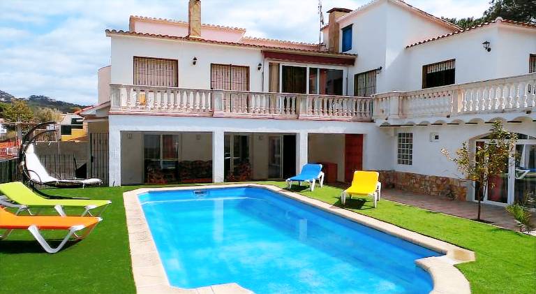 Vacation home with pool | Beach nearby | Pet-friendly in Lloret de Mar