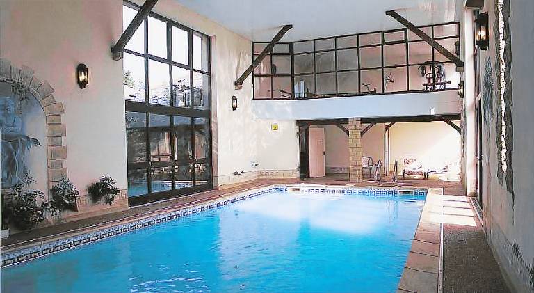Serviced apartment with pool, terrace & yard | Perfect for remote work — photo 2