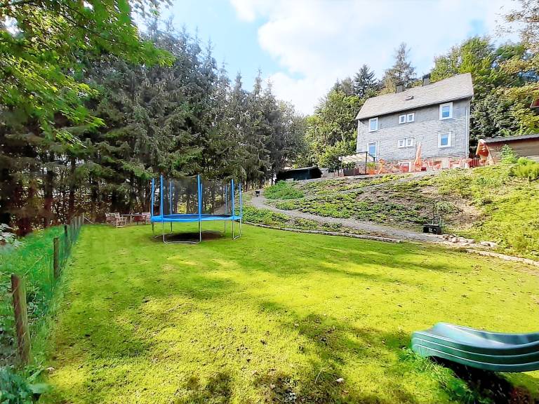 Studio with yard & terrace — photo 2