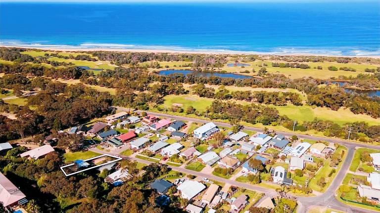 House Lake Tyers Beach