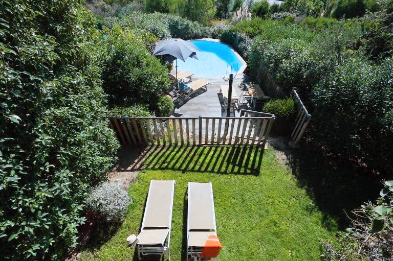 Holiday park with patio, yard & barbeque | Garden view — photo 3