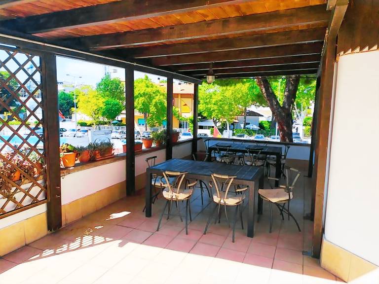 Apartment with garden & terrace — photo 3