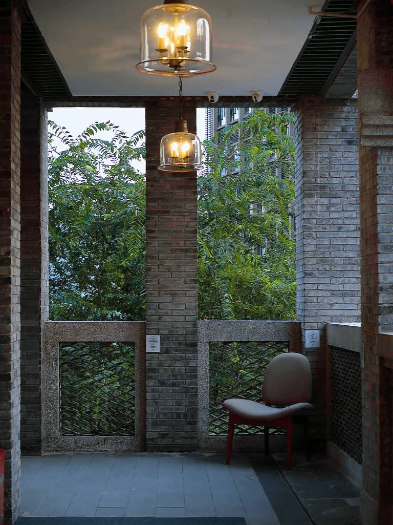 Chongqing Retro Attic Hotel — photo 4