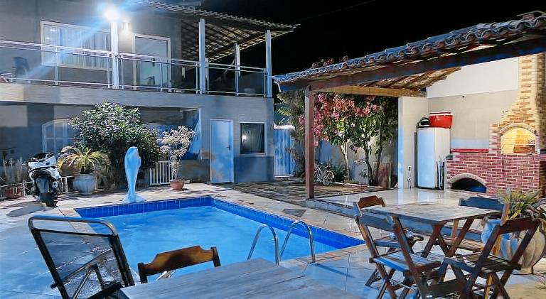 House with pool — photo 3