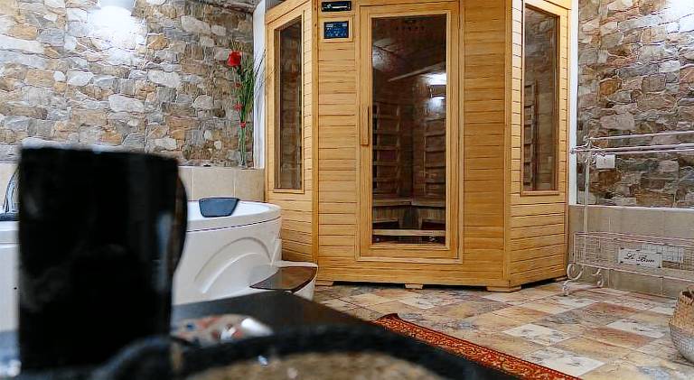 Family-friendly spacious villa with yard, sauna & hot tub | Suitable for remote work | Pet-friendly — photo 2