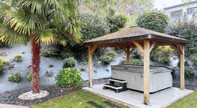 Fully equipped lovely vacation home with terrace, grill & jacuzzi | Pets are welcome — photo 5