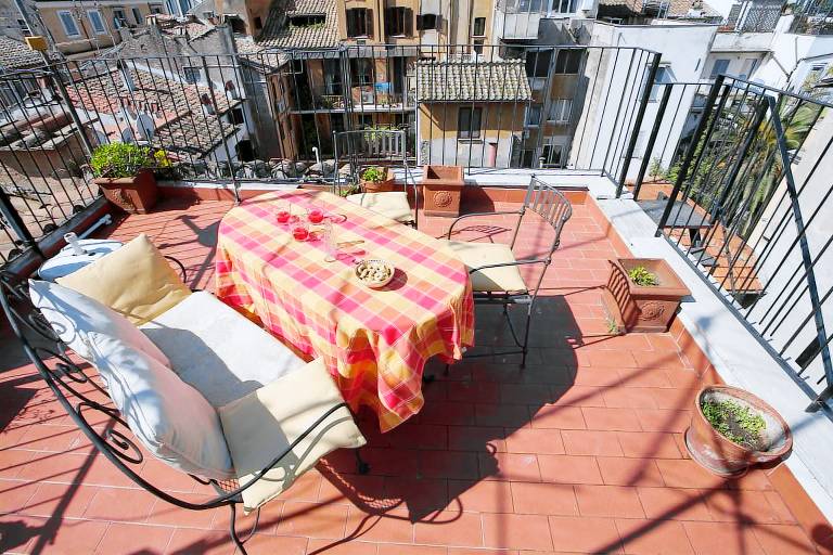 Nice holiday apartment with patio | Next to Trevi Fountain | Pets allowed in Vittoria