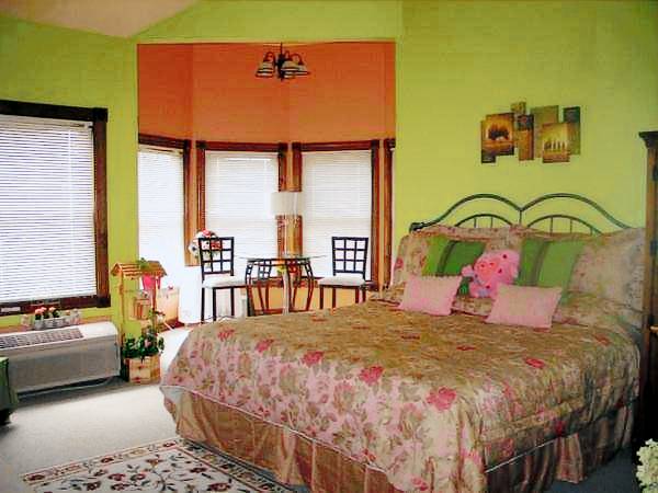 Spruce Hill Inn & Cottages — photo 2