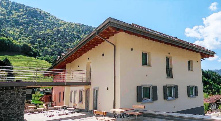 Rental apartment with sauna, garden & patio in Ledro