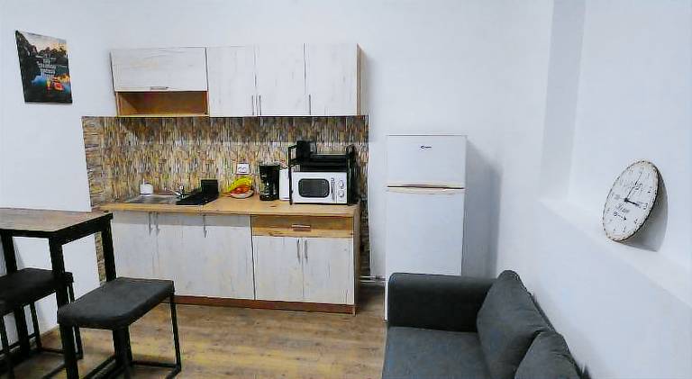 Apartment with patio | Pet-friendly — photo 3