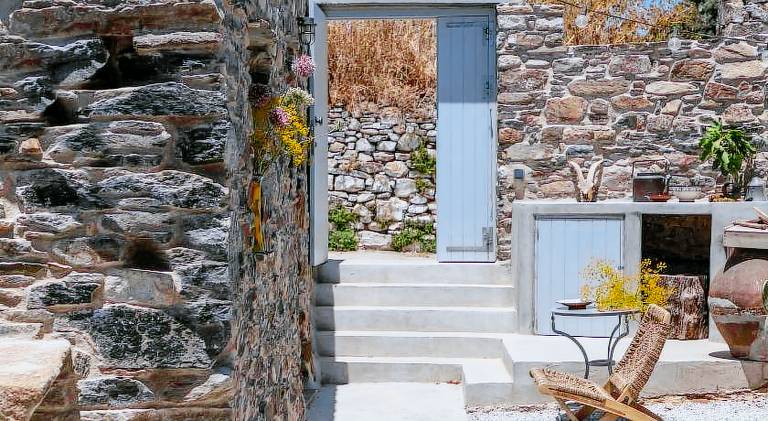 House with terrace & yard — photo 3