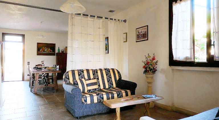 House with BBQ, terrace & yard — photo 4