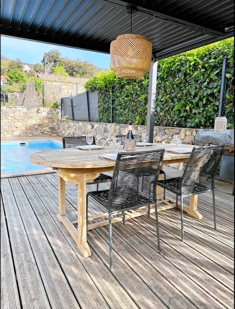 Vacation home with pool, terrace & barbecue | Mountain view — photo 3