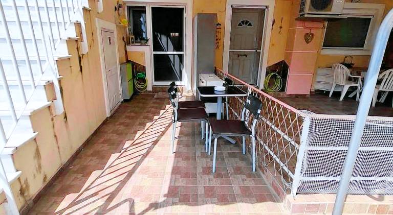 Rental apartment with patio — photo 3