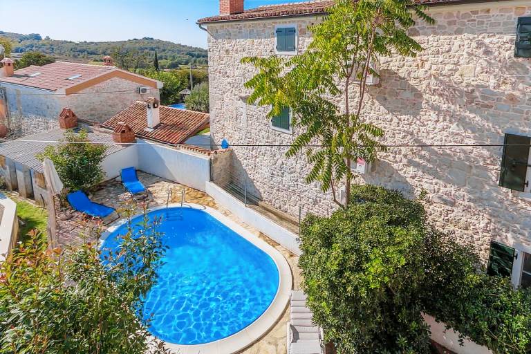 Lovely house with patio, BBQ & private pool | Pet-friendly — photo 2