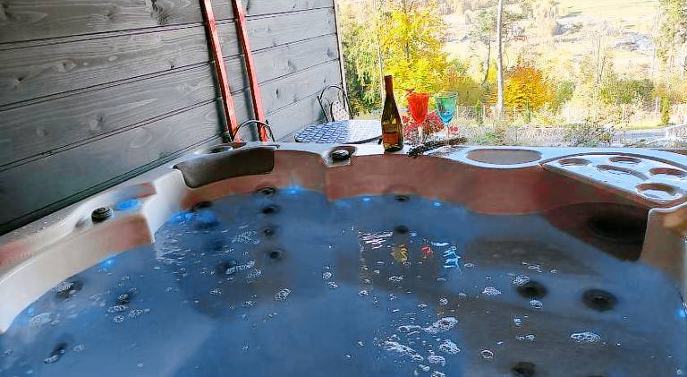 Holiday apartment with pool, patio & yard — photo 5