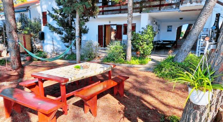 Apartment with garden, terrace & barbecue — photo 5