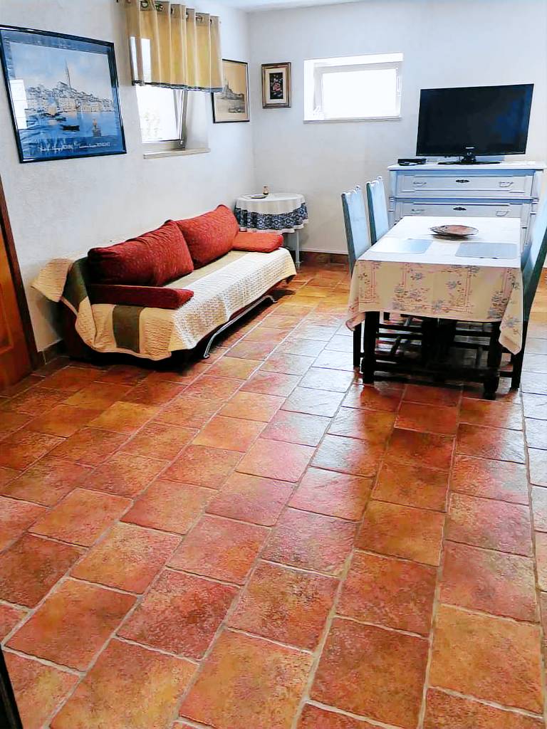 Vacation home with patio, yard & grill — photo 5