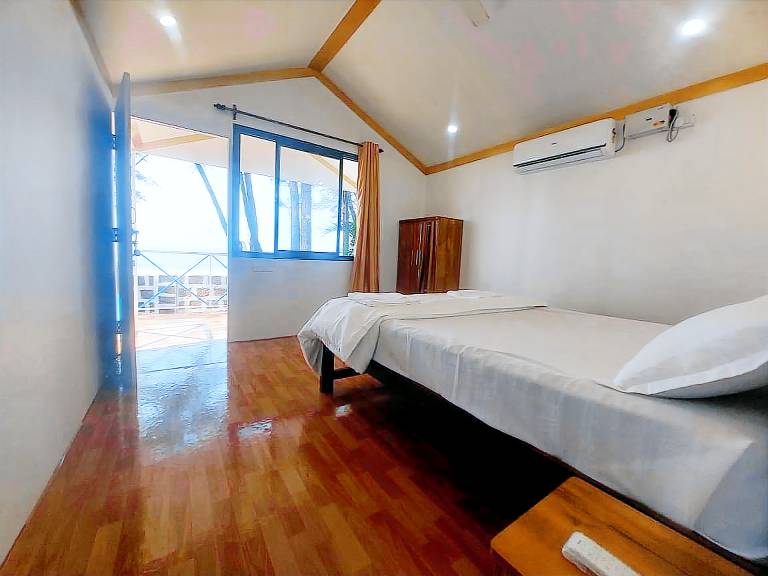Bungalow Galgibaga Beach