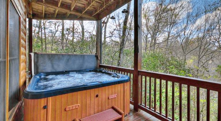 House with jacuzzi — photo 5