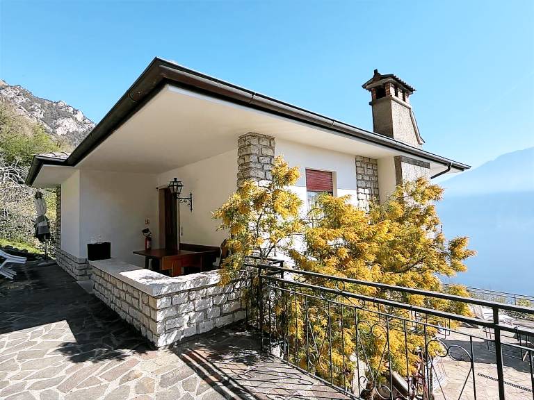 Villa with terrace & yard | Dogs allowed — photo 2