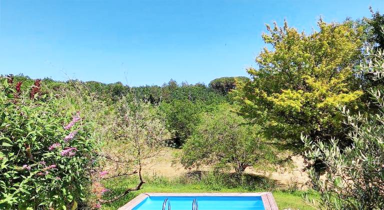 Vacation home with pool — photo 4