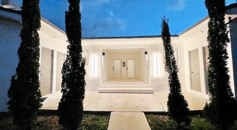 Apartment with garden in Aventura, FL